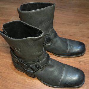 J75 by Jump Chelsea Boots w/ removable harness